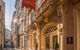 Schlosshotel Roemischer Kaiser